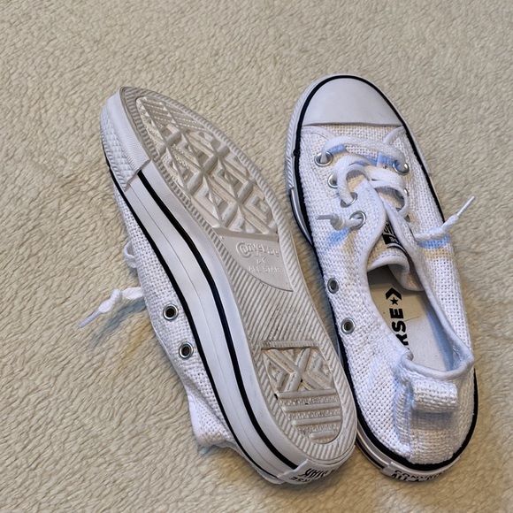 White Converse (women’s) size 7 - Picture 2 of 3